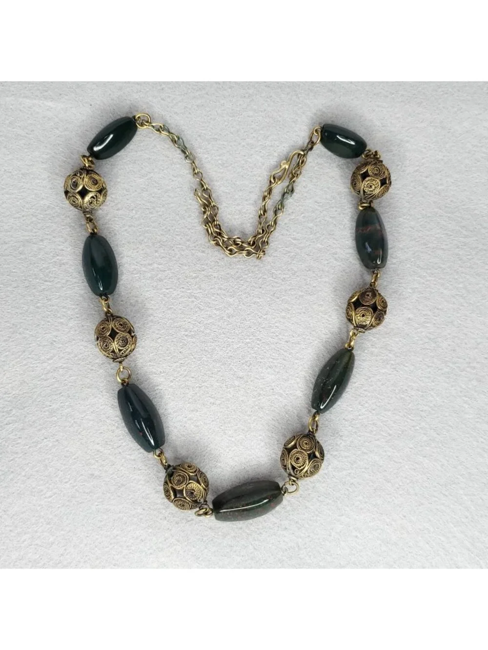 Vintage Station Necklace Green Blood Stone Gold Tone Wire Filigree Beads 19